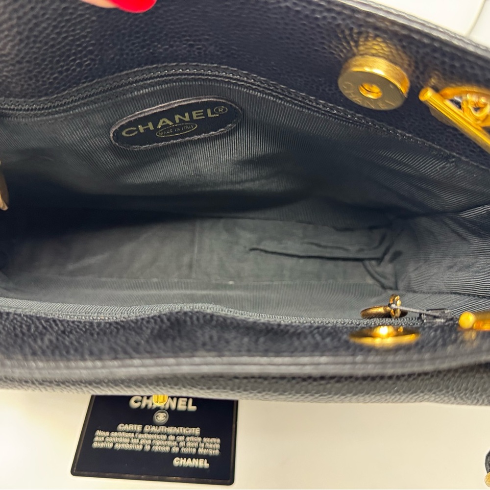 💯 Authentic Chanel Black Caviar CC  24K gold plated hardware Shoulder Bag - Picture 5 of 13